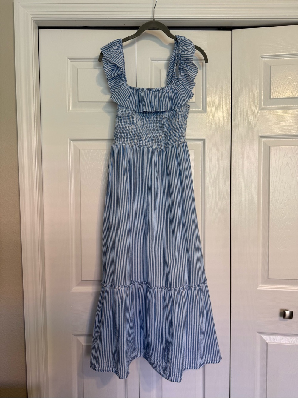 NWT! VINEYARD VINES: Striped Smocked Midi Dress; Hull Blue, Medium